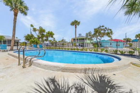 Spacious 4BR Duplex: Pool, Beach Access & BBQ Area